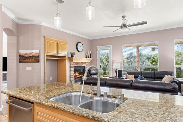 11250 Golden Eagle Dr, Auburn, CA 95602