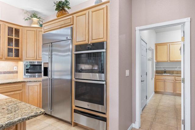 11250 Golden Eagle Dr, Auburn, CA 95602