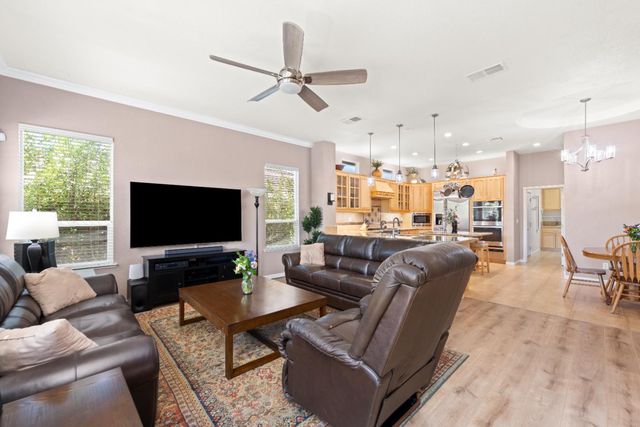 11250 Golden Eagle Dr, Auburn, CA 95602