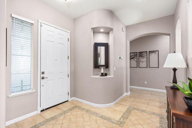 11250 Golden Eagle Dr, Auburn, CA 95602