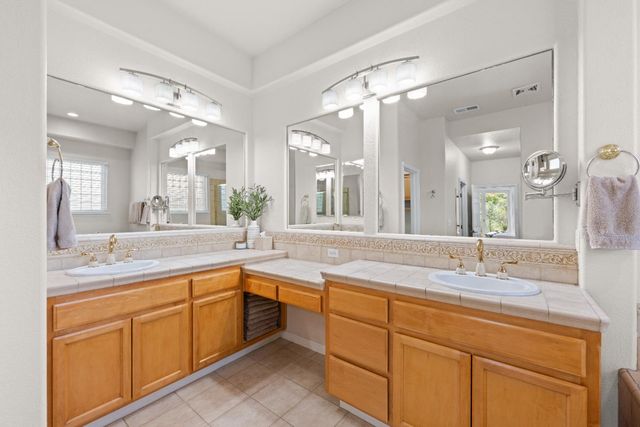 11250 Golden Eagle Dr, Auburn, CA 95602