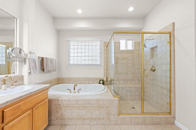 11250 Golden Eagle Dr, Auburn, CA 95602