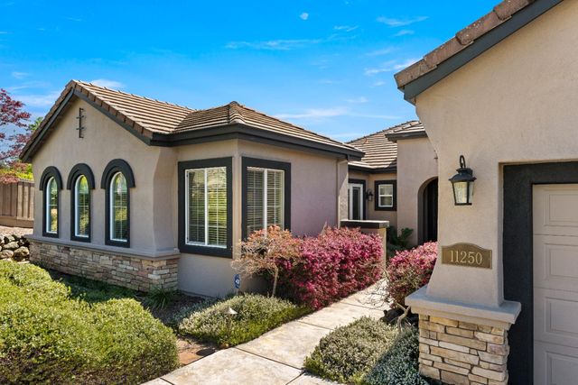 11250 Golden Eagle Dr, Auburn, CA 95602