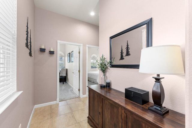 11250 Golden Eagle Dr, Auburn, CA 95602