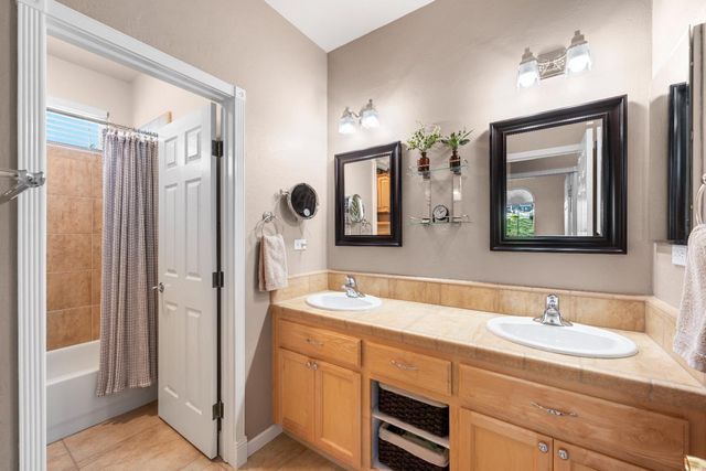 11250 Golden Eagle Dr, Auburn, CA 95602