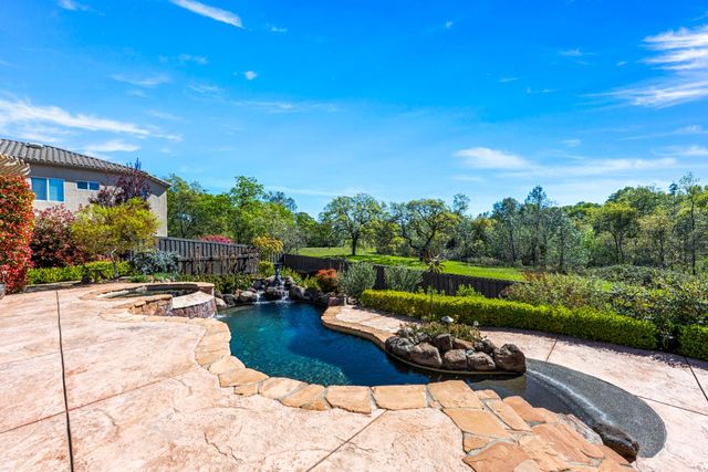 11250 Golden Eagle Dr, Auburn, CA 95602