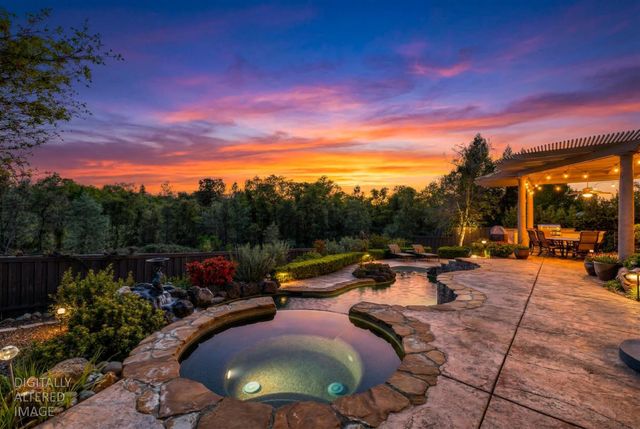 11250 Golden Eagle Dr, Auburn, CA 95602