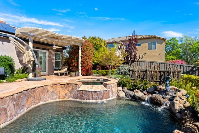 11250 Golden Eagle Dr, Auburn, CA 95602