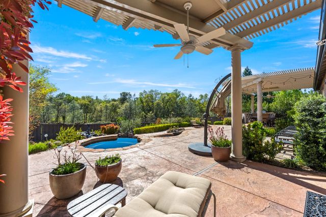 11250 Golden Eagle Dr, Auburn, CA 95602