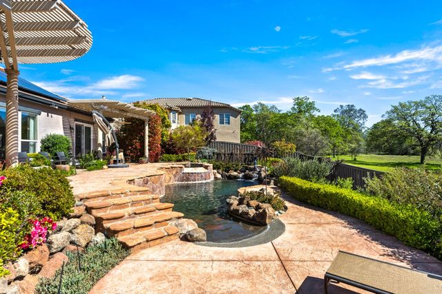 11250 Golden Eagle Dr, Auburn, CA 95602