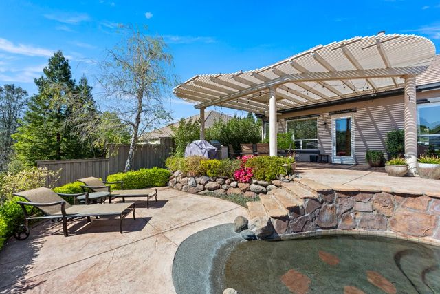 11250 Golden Eagle Dr, Auburn, CA 95602