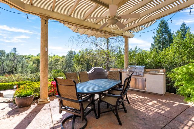 11250 Golden Eagle Dr, Auburn, CA 95602