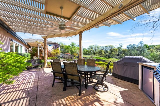 11250 Golden Eagle Dr, Auburn, CA 95602