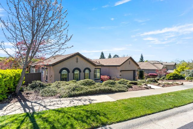 11250 Golden Eagle Dr, Auburn, CA 95602