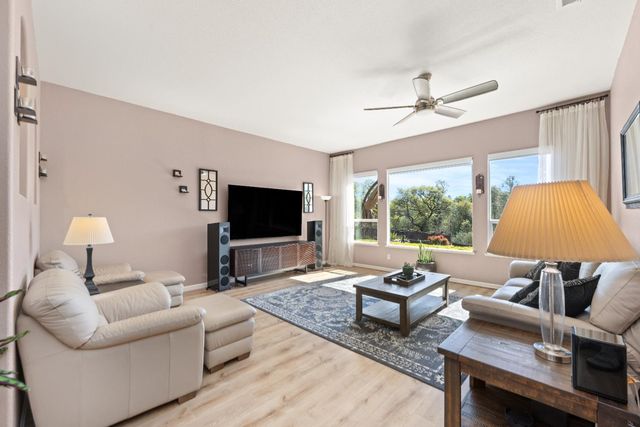 11250 Golden Eagle Dr, Auburn, CA 95602