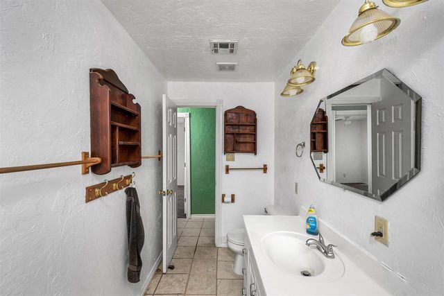 1701 NW Dearborn Ave, Lawton, OK 73507