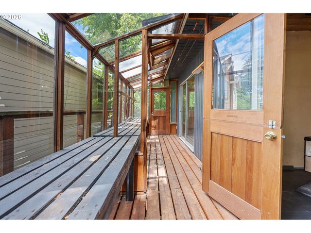 5345 Sw ARNOLD St, Portland, OR 97219