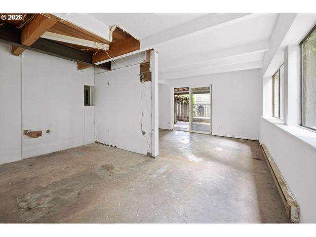 5345 Sw ARNOLD St, Portland, OR 97219