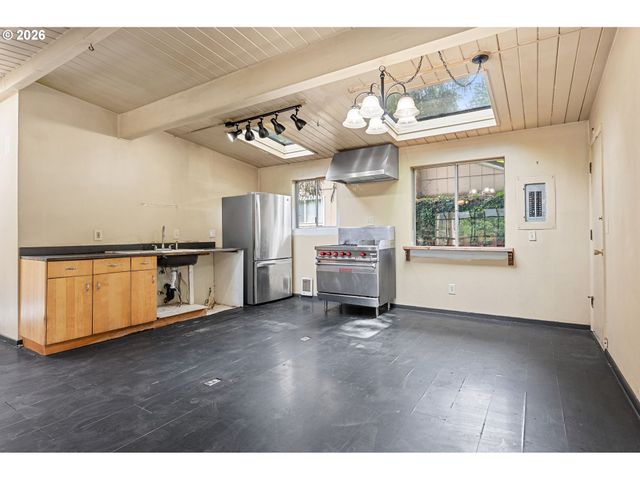 5345 Sw ARNOLD St, Portland, OR 97219