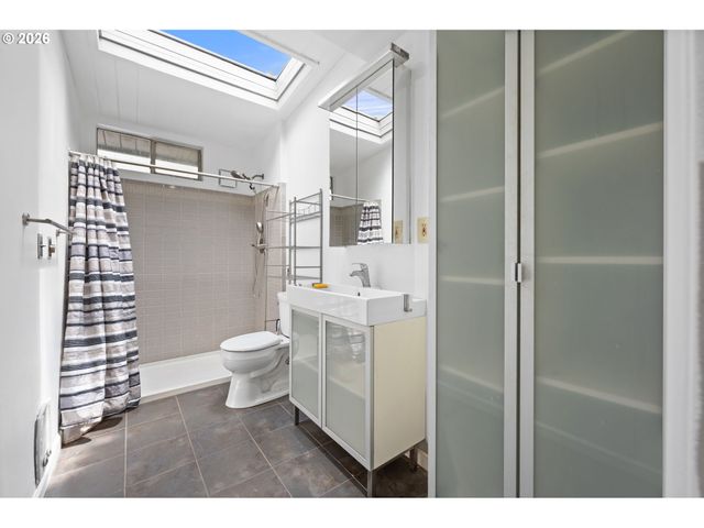 5345 Sw ARNOLD St, Portland, OR 97219