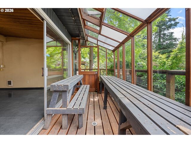 5345 Sw ARNOLD St, Portland, OR 97219