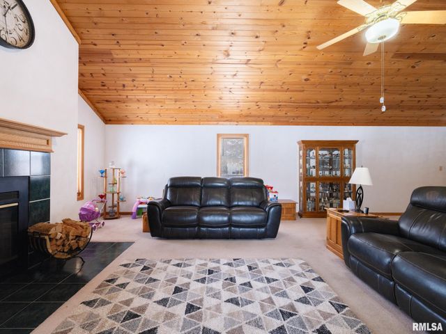 133 E MILLER Road, Edelstein, IL 61526