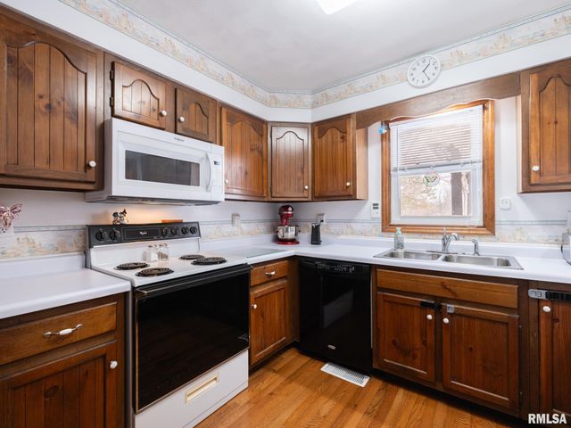 133 E MILLER Road, Edelstein, IL 61526