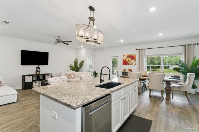 8038 Burnside Loop, Pensacola, FL 32526