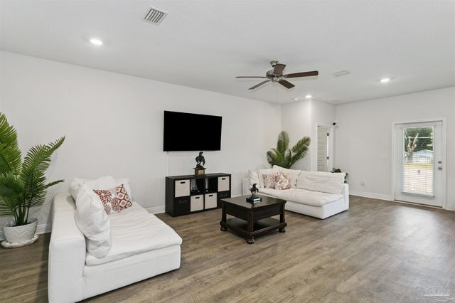 8038 Burnside Loop, Pensacola, FL 32526