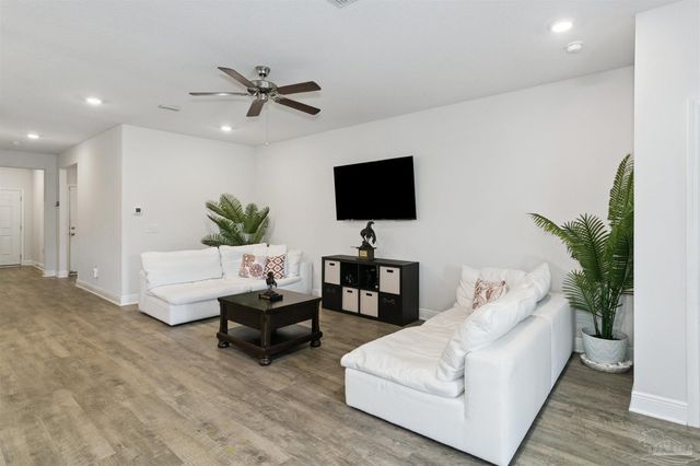 8038 Burnside Loop, Pensacola, FL 32526