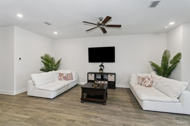 8038 Burnside Loop, Pensacola, FL 32526