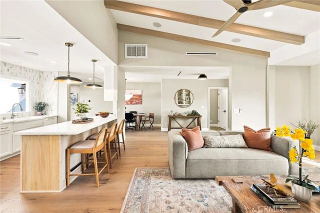 226 Santa Isabel Ave, Costa Mesa, CA 92627