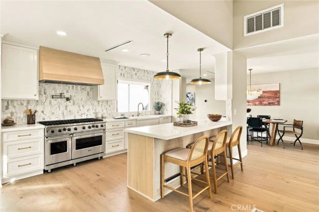 226 Santa Isabel Ave, Costa Mesa, CA 92627