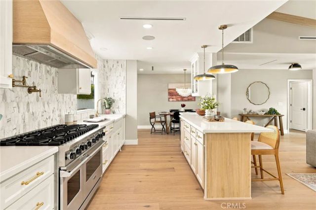 226 Santa Isabel Ave, Costa Mesa, CA 92627