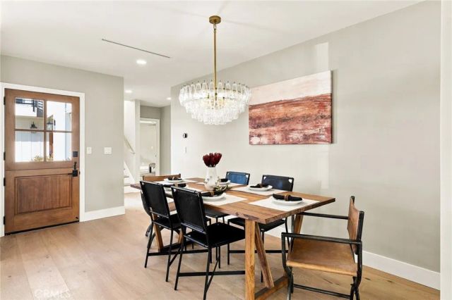 226 Santa Isabel Ave, Costa Mesa, CA 92627