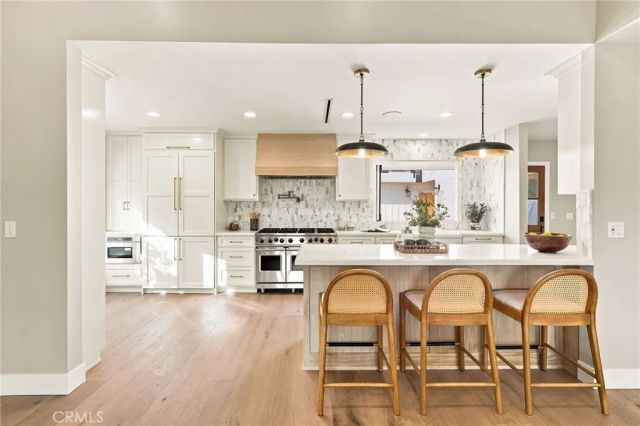 226 Santa Isabel Ave, Costa Mesa, CA 92627