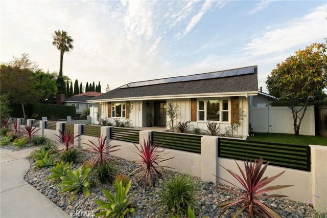 226 Santa Isabel Ave, Costa Mesa, CA 92627