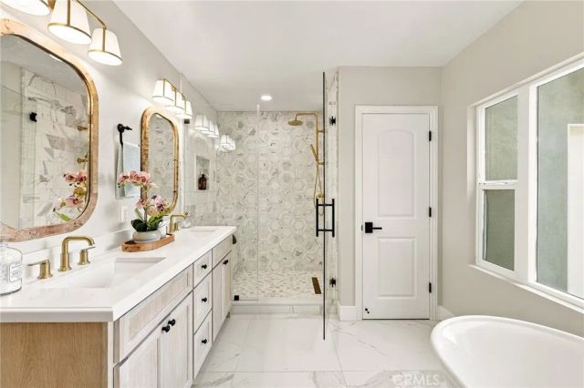 226 Santa Isabel Ave, Costa Mesa, CA 92627