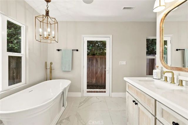 226 Santa Isabel Ave, Costa Mesa, CA 92627