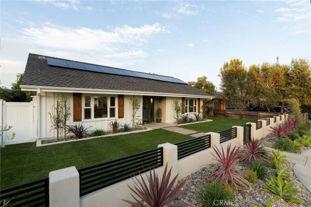 226 Santa Isabel Ave, Costa Mesa, CA 92627