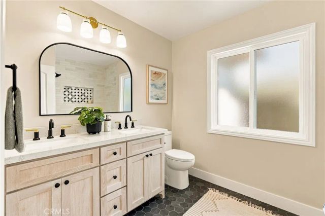 226 Santa Isabel Ave, Costa Mesa, CA 92627