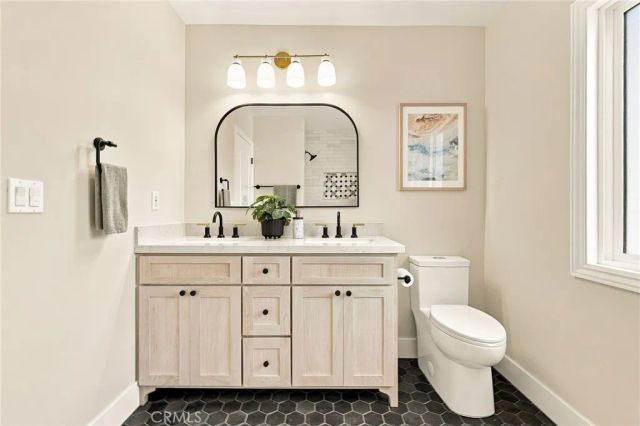 226 Santa Isabel Ave, Costa Mesa, CA 92627