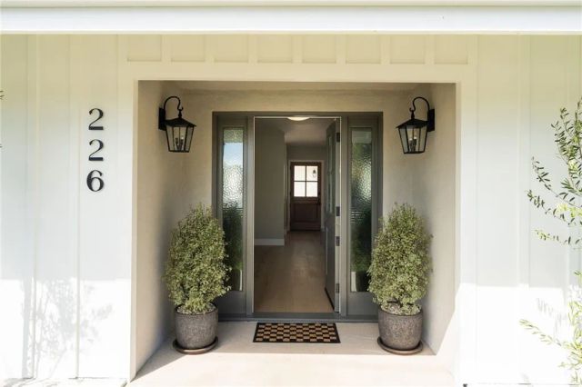 226 Santa Isabel Ave, Costa Mesa, CA 92627