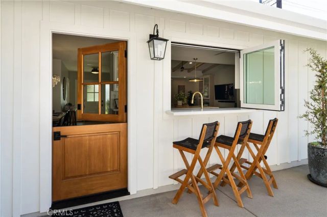 226 Santa Isabel Ave, Costa Mesa, CA 92627