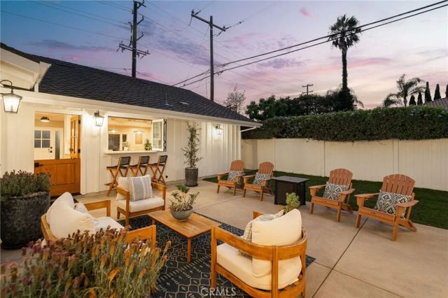 226 Santa Isabel Ave, Costa Mesa, CA 92627