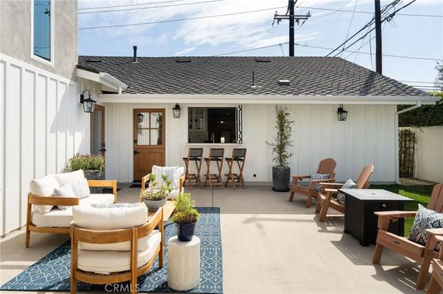 226 Santa Isabel Ave, Costa Mesa, CA 92627