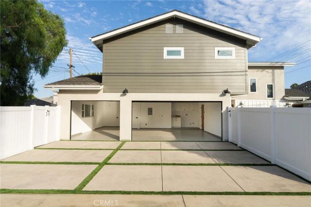 226 Santa Isabel Ave, Costa Mesa, CA 92627