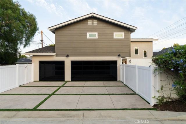 226 Santa Isabel Ave, Costa Mesa, CA 92627