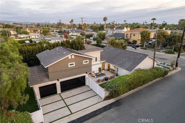 226 Santa Isabel Ave, Costa Mesa, CA 92627