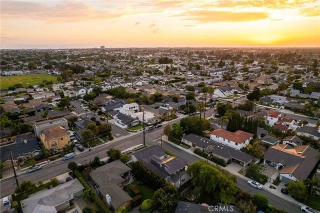 226 Santa Isabel Ave, Costa Mesa, CA 92627